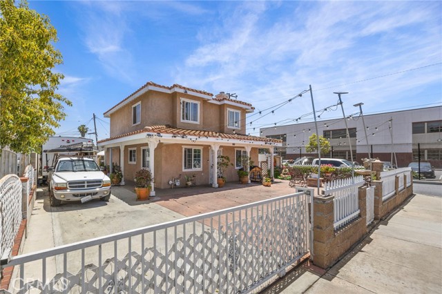 Detail Gallery Image 2 of 39 For 1709 S Townsend St, Santa Ana,  CA 92704 - 4 Beds | 2/1 Baths