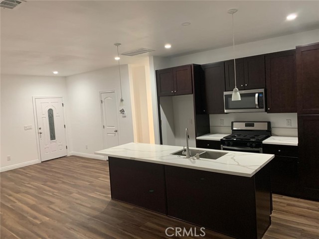 1057 circle city dr Circle, Corona CA: https://media.crmls.org/medias/2ddb8d8f-2f5a-4eff-8231-b9b3f0cc0d43.jpg