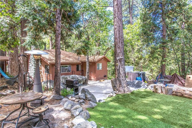 9269 Wood Road, Forest Falls CA: https://media.crmls.org/medias/2ddd08ee-d3df-4e52-8c08-ab97a233abbb.jpg