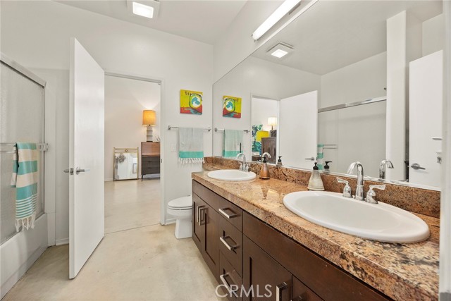 253 N Bush Street, Santa Ana CA: https://media.crmls.org/medias/2dde58ee-e6f3-48de-8587-696ecd2d3a41.jpg