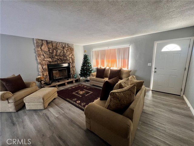 Detail Gallery Image 2 of 14 For 21107 73rd St, California City,  CA 93505 - 3 Beds | 2 Baths