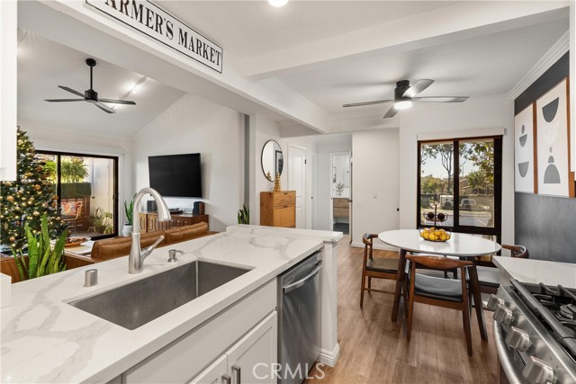 Detail Gallery Image 6 of 28 For 2323 Huntington St #904,  Huntington Beach,  CA 92648 - 3 Beds | 2 Baths