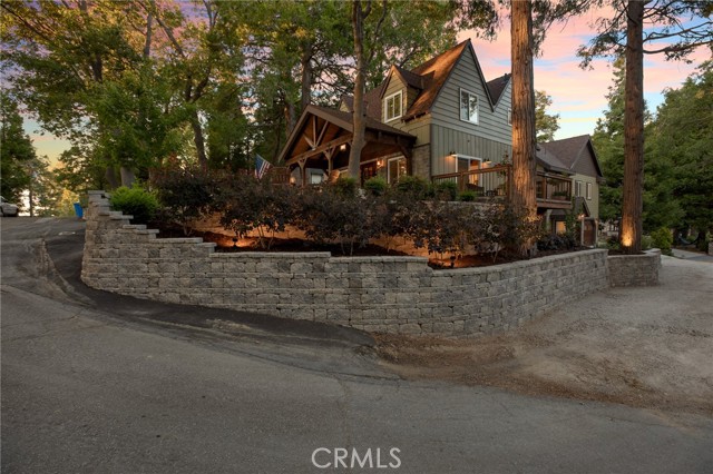 243 Manzanita Drive, Lake Arrowhead CA: https://media.crmls.org/medias/2ddfc17c-b284-42b0-8682-a9c60ebf094f.jpg