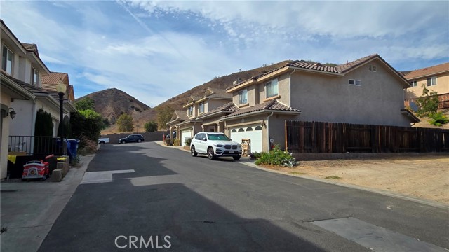 Detail Gallery Image 13 of 26 For 11852 N Birch Grove, Sylmar,  CA 91342 - 5 Beds | 3/1 Baths