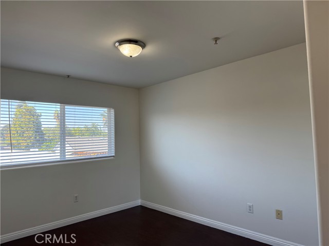 Detail Gallery Image 10 of 17 For 13525 Vanowen St #103,  Van Nuys,  CA 91405 - 3 Beds | 2 Baths