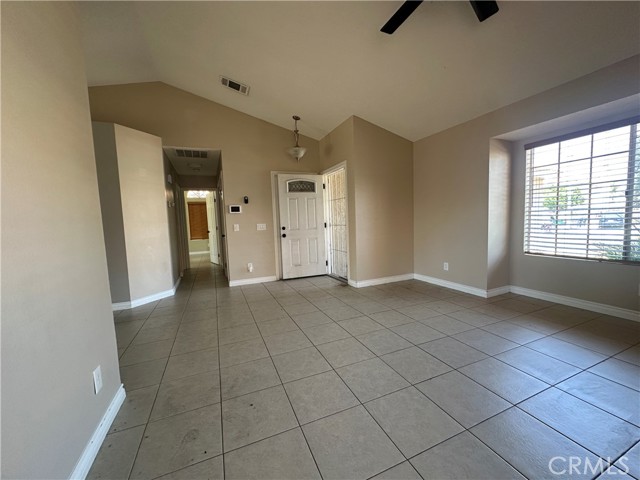 Detail Gallery Image 3 of 21 For 16193 Space Dr, Moreno Valley,  CA 92551 - 2 Beds | 2 Baths