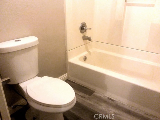 Detail Gallery Image 12 of 16 For 21219 Roscoe Bld #215,  Canoga Park,  CA 91304 - 2 Beds | 1/1 Baths