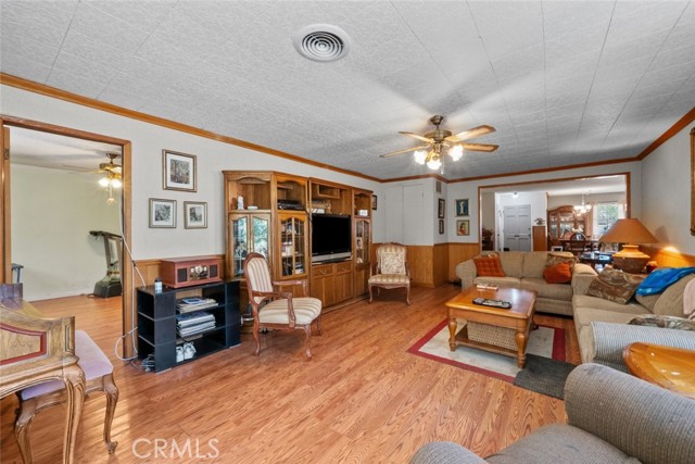21041 Lanark Street, Canoga Park CA: https://media.crmls.org/medias/2de19574-150b-4900-b4f1-7f17ddf36080.jpg