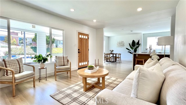 Detail Gallery Image 5 of 33 For 1827 S Burnside Ave, Los Angeles,  CA 90019 - 3 Beds | 2 Baths