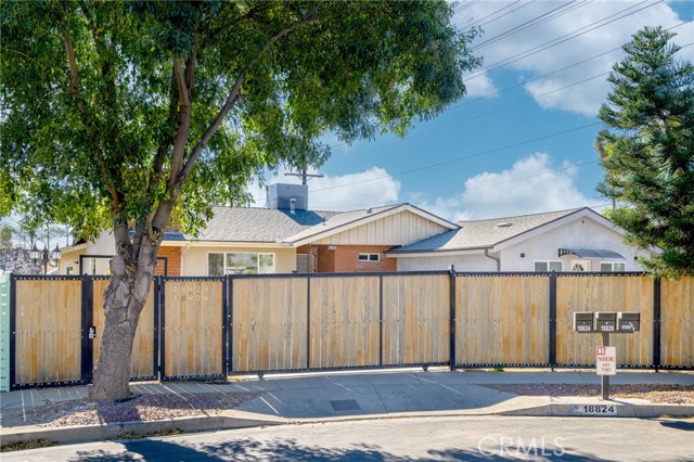 Detail Gallery Image 1 of 29 For 18824 Arminta St, Reseda,  CA 91335 - 3 Beds | 2 Baths