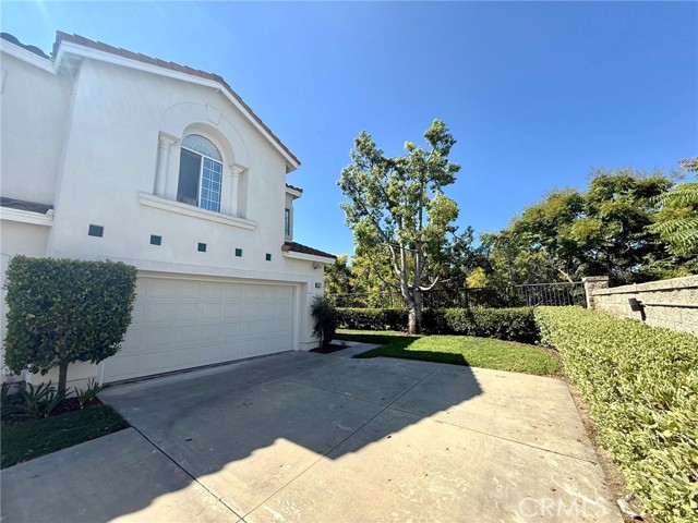 48 Hawksmoor, Aliso Viejo CA: https://media.crmls.org/medias/2de28b59-1f13-4717-aad4-cb7dbd4b1e68.jpg