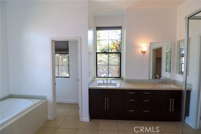Detail Gallery Image 28 of 44 For 561 W Maple Ave, Orange,  CA 92868 - 3 Beds | 2/1 Baths