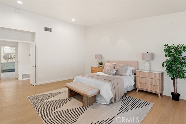 20217 Wells Drive, Woodland Hills CA: https://media.crmls.org/medias/2de3c6d0-40fb-4a38-820b-b7bb55208e24.jpg