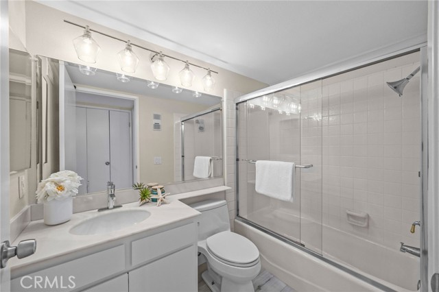 9 Las Brisas, Irvine CA: https://media.crmls.org/medias/2de3eee4-c07f-427a-9818-a0858afe0f7c.jpg