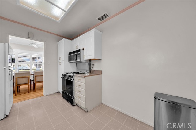 5514 Bellflower Blvd, Lakewood CA: https://media.crmls.org/medias/2de513fd-b8f8-4b87-a1c3-cc6ae1bbe9dc.jpg