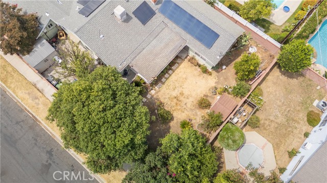 6402 Graves Avenue, Van Nuys CA: https://media.crmls.org/medias/2de5621a-4753-4742-bd23-518ce5740be6.jpg