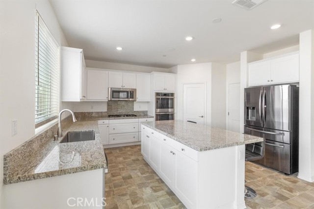 Detail Gallery Image 8 of 43 For 4852 S Jordan Ave, Ontario,  CA 91762 - 5 Beds | 3 Baths