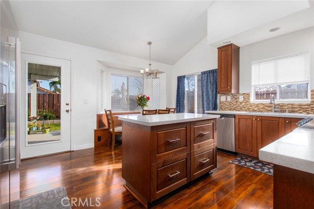 Detail Gallery Image 2 of 20 For 40160 Calle Yorba, Murrieta,  CA 92562 - 3 Beds | 2 Baths