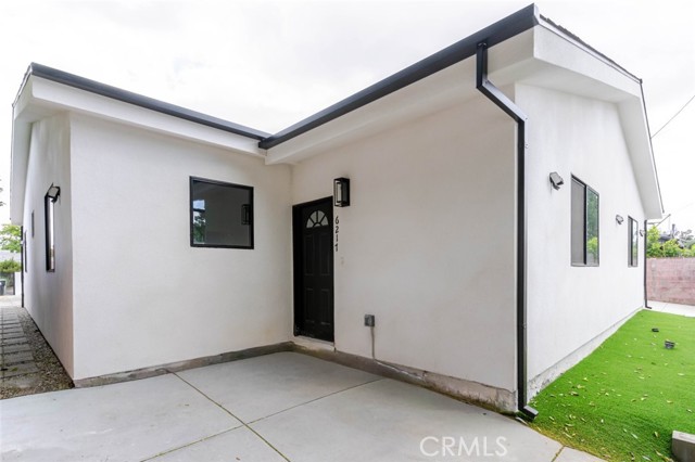 Detail Gallery Image 2 of 21 For 6217 Sylvia Ave, Tarzana,  CA 91335 - 3 Beds | 2 Baths