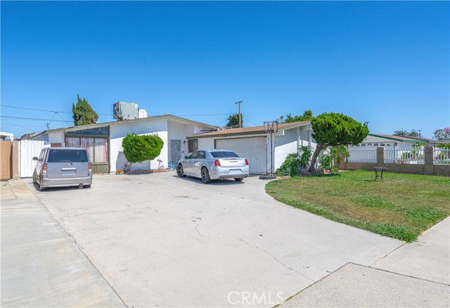 13572 Sutter Drive, Westminster CA: https://media.crmls.org/medias/2de72f25-97b4-47f2-8370-bf9d7b79650f.jpg