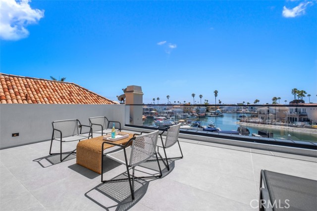20 Balboa Coves, Newport Beach CA: https://media.crmls.org/medias/2de7a9c5-d7df-4edc-ad70-67be3fcad844.jpg