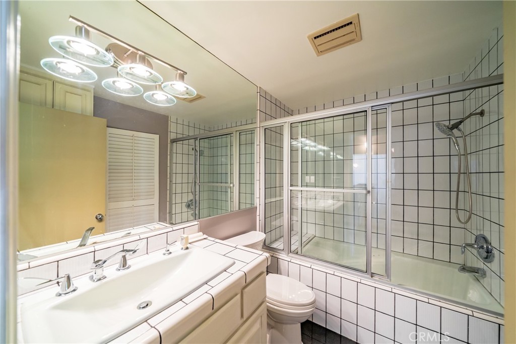 MLS #OC25250415 image #24