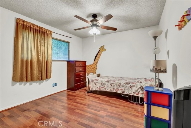 355 Kenwood Drive, Lemoore CA: https://media.crmls.org/medias/2de7df59-2f2c-4d17-9515-16c1fa4a4753.jpg