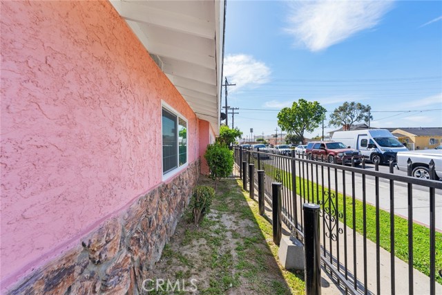 Detail Gallery Image 3 of 38 For 706 E Palmer, Compton,  CA 90221 - 3 Beds | 2 Baths