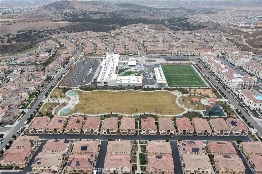 https://media.crmls.org/medias/2de8bb94-7040-4866-80ab-e03e13ea5aa4.jpg?preset=X-Large