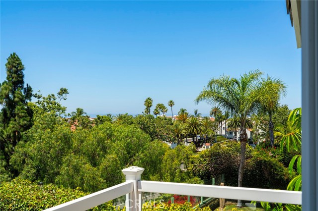 14 Glastonbury Place, Laguna Niguel CA: https://media.crmls.org/medias/2de8fd1b-89fe-47a8-9fae-14955e8b46a2.jpg