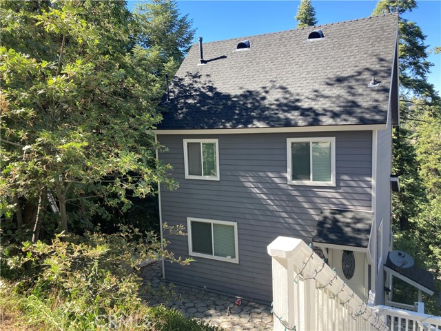 576 Rose Lane, Twin Peaks CA: https://media.crmls.org/medias/2de91611-2d58-4d96-93d7-909215a02519.jpg