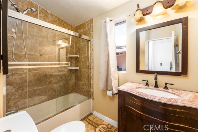 17225 Valley Boulevard, Fontana CA: https://media.crmls.org/medias/2dea0edc-d074-419b-8511-ec104a3474f1.jpg
