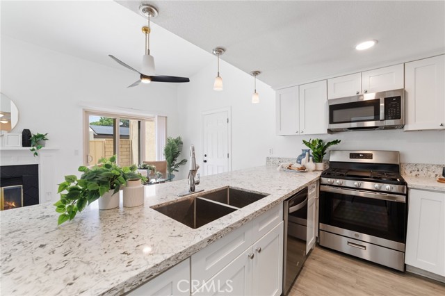 1024 Ardmore Circle, Redlands CA: https://media.crmls.org/medias/2dea2338-a8d7-48d0-9b39-1e754a5f0dc2.jpg