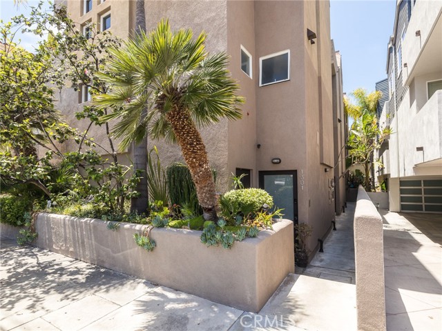 1301 Cypress Avenue, Hermosa Beach, California 90254, 2 Bedrooms Bedrooms, ,3 BathroomsBathrooms,Residential,Sold,Cypress,PV22153889