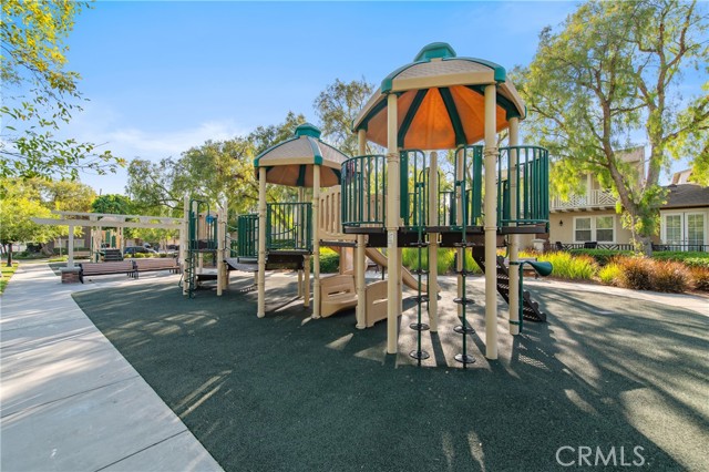 357 Flyers Lane, Tustin CA: https://media.crmls.org/medias/2deabe90-ce22-4ae8-987b-5f5f0addf713.jpg