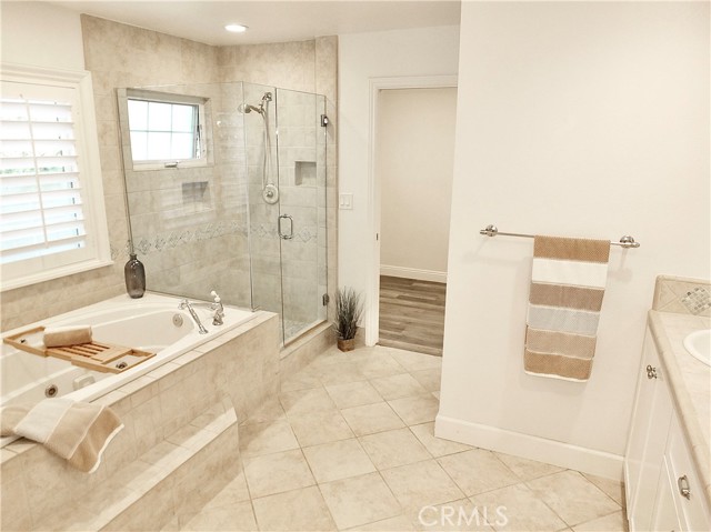 729 East Emerson Ave, Orange CA: https://media.crmls.org/medias/2deada35-ea5e-4bef-8a24-a38c3ec6527e.jpg