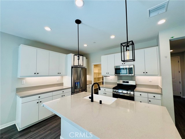 7457 Channel View Street, Chino CA: https://media.crmls.org/medias/2deafb98-f9a4-435b-bdf1-082f658cd111.jpg