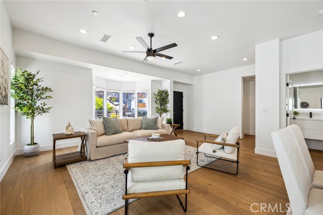 6521 Homewood Avenue, Los Angeles CA: https://media.crmls.org/medias/2debde53-13a3-4dd7-8694-43f10ea8d920.jpg
