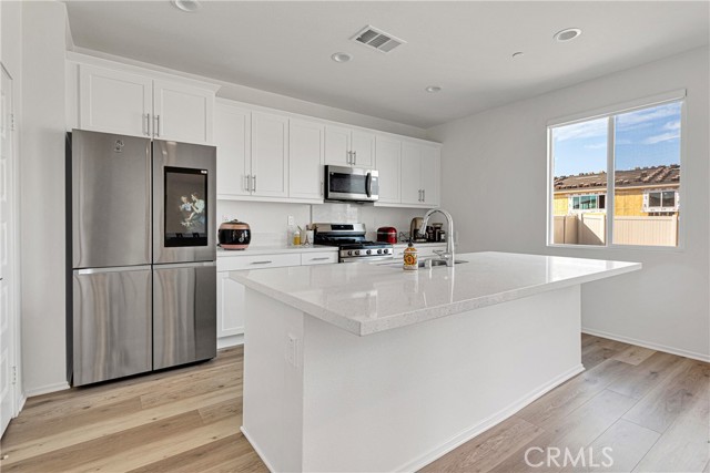 Detail Gallery Image 10 of 42 For 12940 Clear Creek St, Hesperia,  CA 92344 - 4 Beds | 3/1 Baths