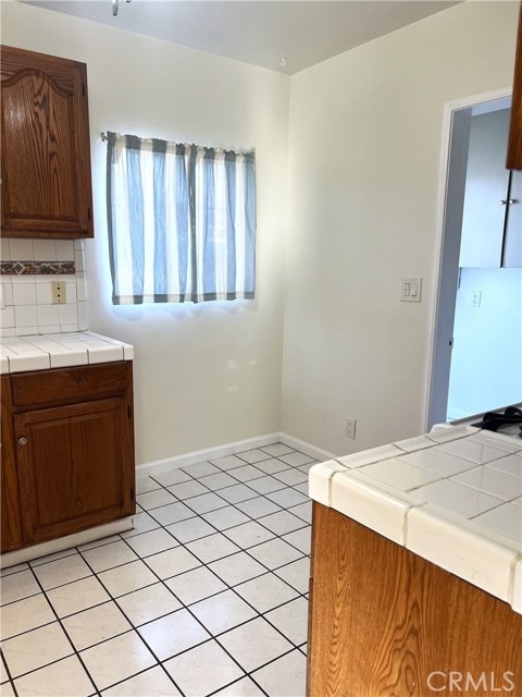 Detail Gallery Image 5 of 28 For 4703 W 118th St, Hawthorne,  CA 90250 - 4 Beds | 2 Baths