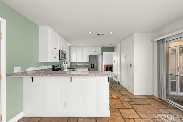 Detail Gallery Image 13 of 27 For 1853 1853 Hillary Ct, Simi Valley,  CA 93065 - 3 Beds | 2 Baths