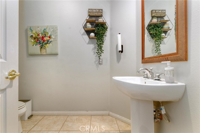 Detail Gallery Image 9 of 69 For 15257 Saddleback, Canyon Country,  CA 91387 - 6 Beds | 4/1 Baths