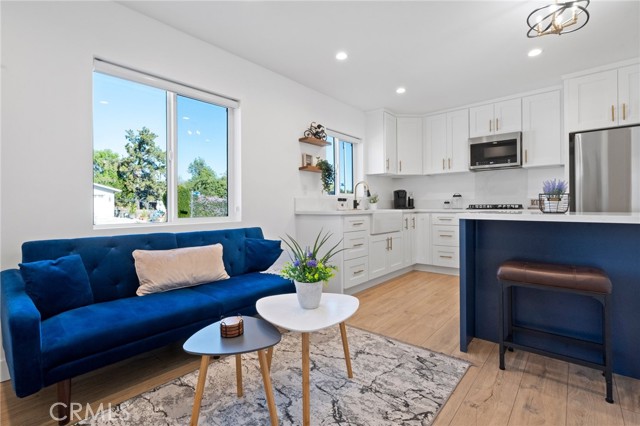 Detail Gallery Image 2 of 10 For 23802 Mobile St, West Hills,  CA 91307 - 1 Beds | 1 Baths