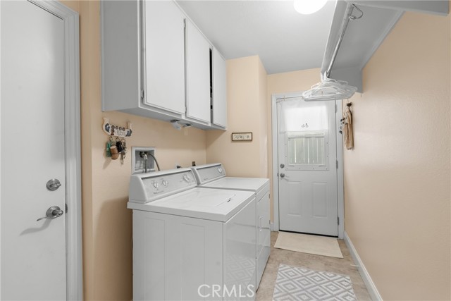 24256 Louisa Street, Laguna Hills CA: https://media.crmls.org/medias/2dedff10-a752-4ee2-a91b-c4a2be959f40.jpg