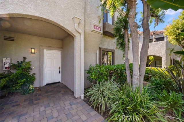4822 Tiara, Huntington Beach CA: https://media.crmls.org/medias/2dee49d7-45e9-4a86-9647-806e11443ba4.jpg