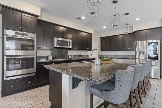 Detail Gallery Image 5 of 50 For 5416 Daytime, Fontana,  CA 92336 - 5 Beds | 3 Baths