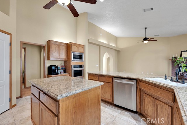 Detail Gallery Image 17 of 69 For 19501 Kinai Rd, Apple Valley,  CA 92307 - 4 Beds | 2/1 Baths