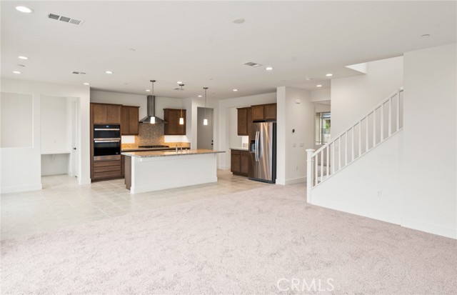 Detail Gallery Image 3 of 36 For 4083 Madonna Cir, Lake Elsinore,  CA 92530 - 6 Beds | 5 Baths