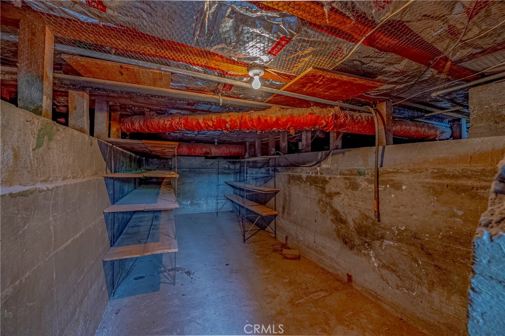 https://media.crmls.org/medias/2def5f56-d255-44ef-ba4e-2e4657d3ce30.jpg?preset=X-Large
