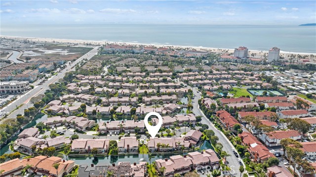 7911 Seawall Circle, Huntington Beach CA: https://media.crmls.org/medias/2def6572-b19a-44fc-a51a-148df0c89dc7.jpg